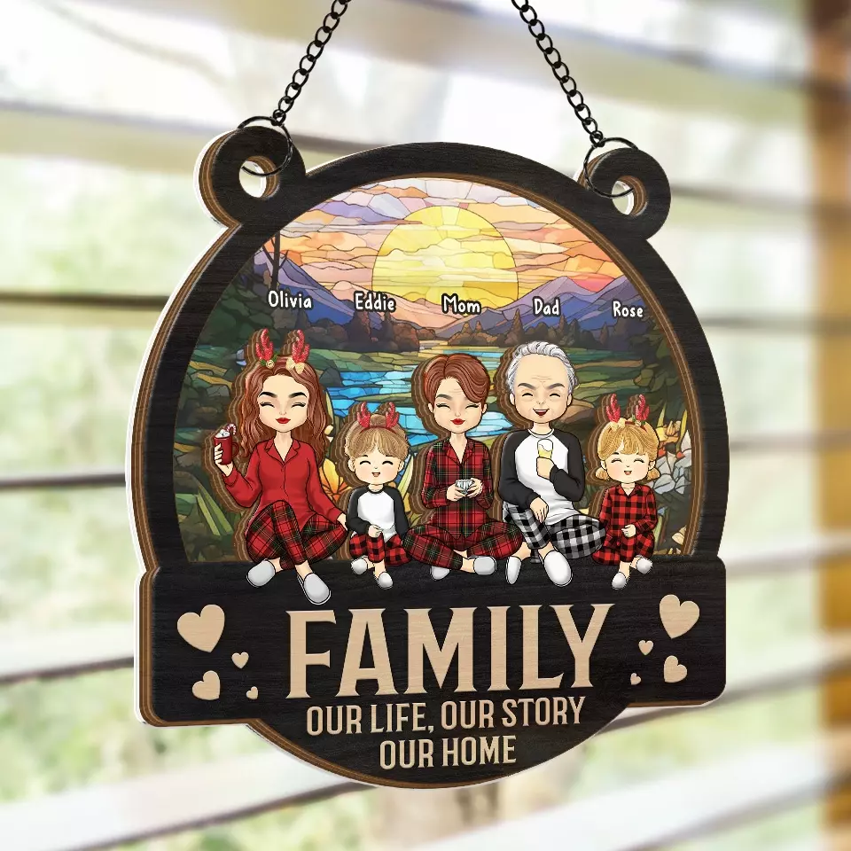 Family Is The Heart Of Christmas - Family Personalized Window Hanging Suncatcher - Christmas Gift For Family Members - Image 4