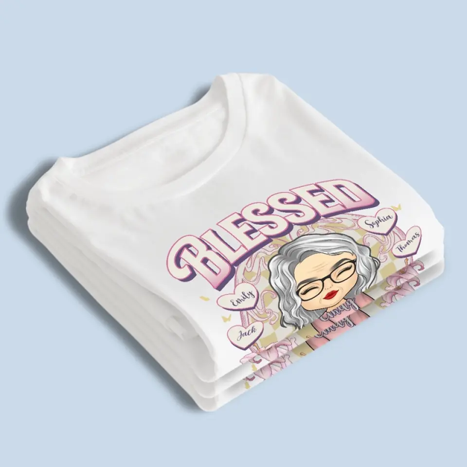 The Amazing Woman Is In Our Family - Family Personalized Custom Unisex T-shirt, Hoodie, Sweatshirt - Gift For Mom, Grandma - Image 4